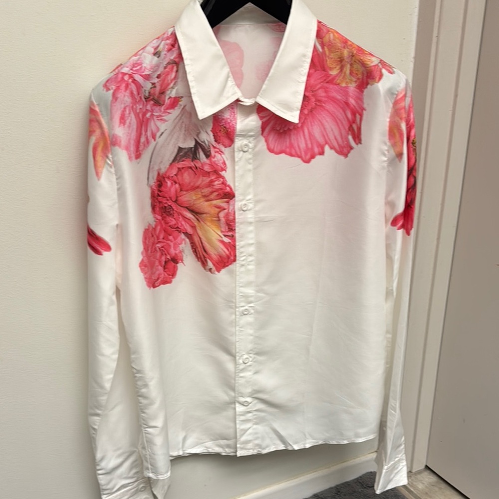 Floral Print Men's Shirt (New never worn ) Asian 3x =us XL